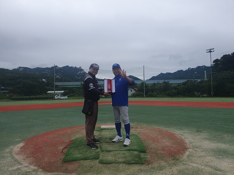 토요B_우승 감독.jpg